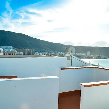 Гостевой дом Banana Surf House Лос Кристианос