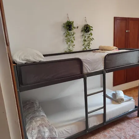 Banana Surf House Гостевой дом Лос Кристианос