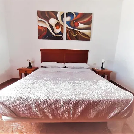 Banana Surf House Guest house Los Cristianos (Tenerife)