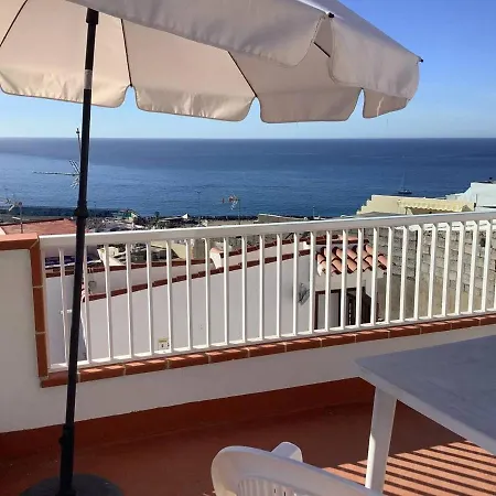 Banana Surf House Los Cristianos (Tenerife)