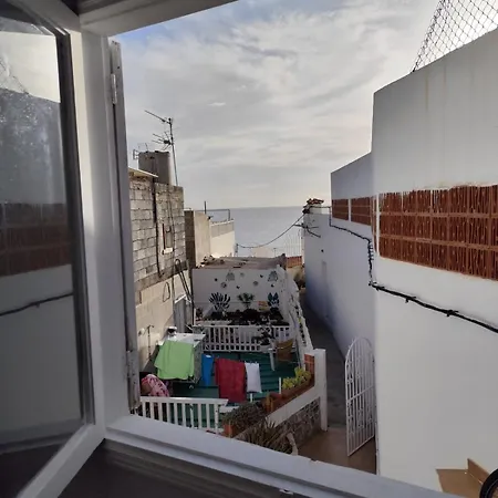 Banana Surf House لوس كريستيانوس