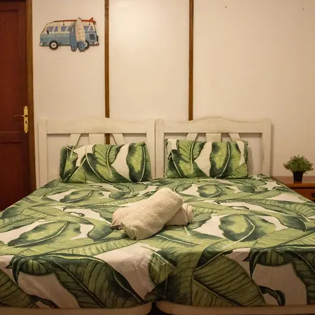 Pensión Banana Surf House *